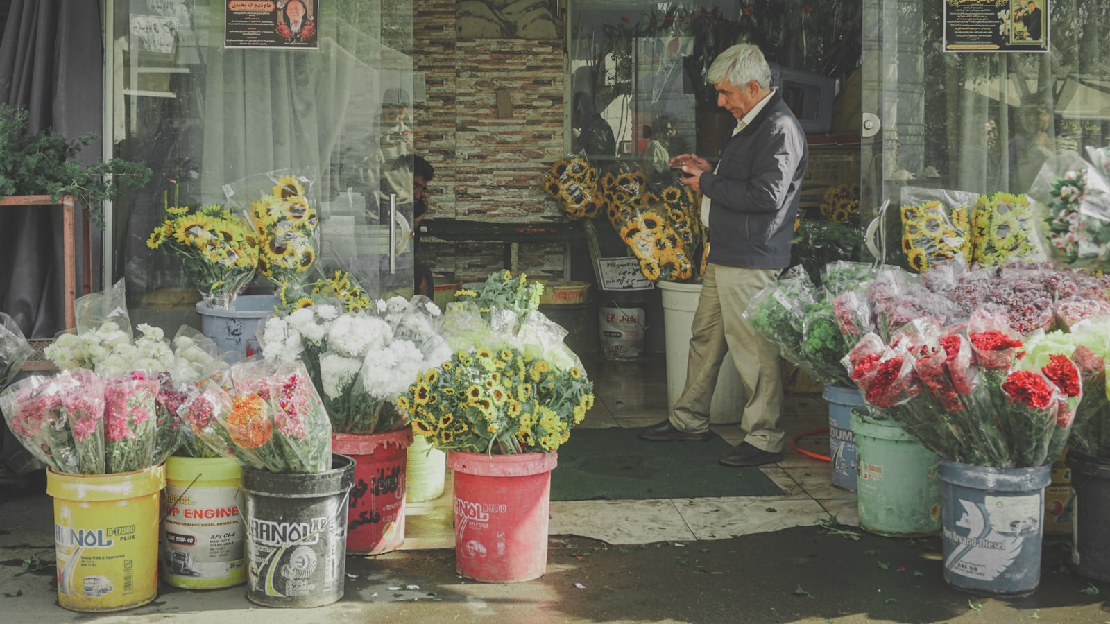 Shop opening gifts and decorations